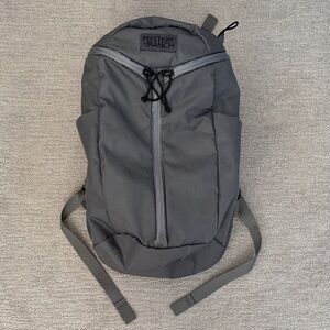 MYSTERY RANCH Urban Assault 24L Charcoal Gray Daily Pack